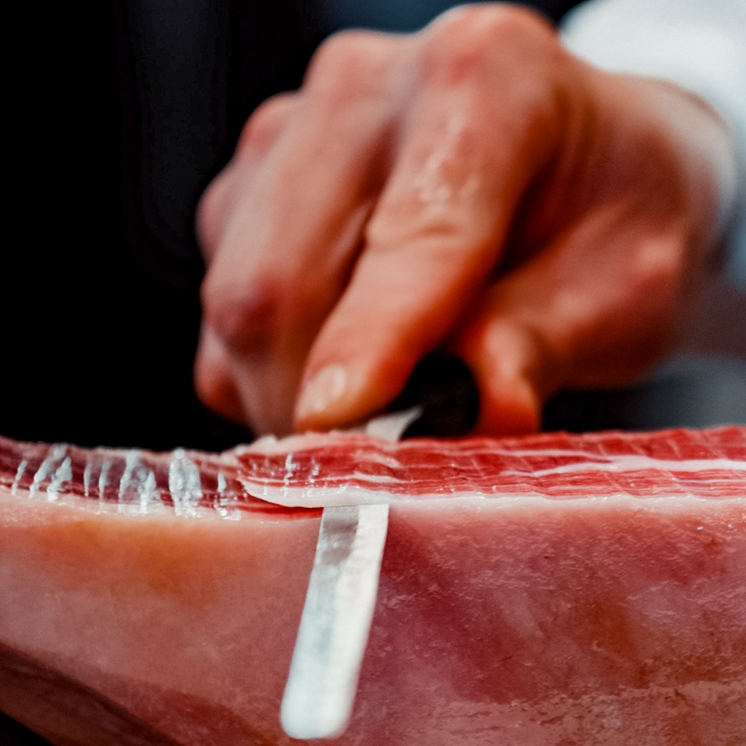 ¿Cuánto rinde un jamón ibérico? ¿Y una paleta? (con tabla)