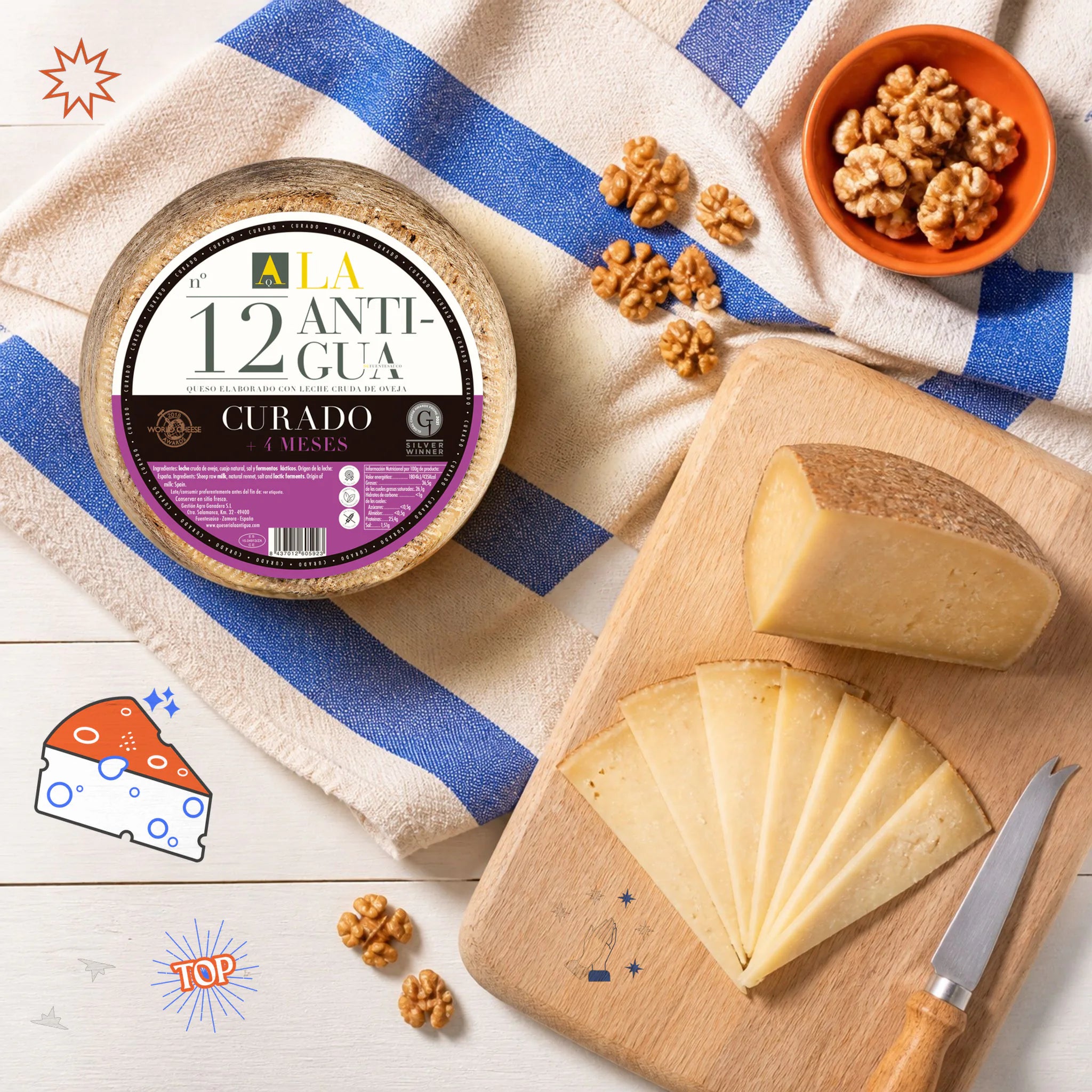 MINI Queso de Oveja Curado - 1kg - La Antigua – vista desde arriba: el queso MINI junto a un plato de queso recién cortado